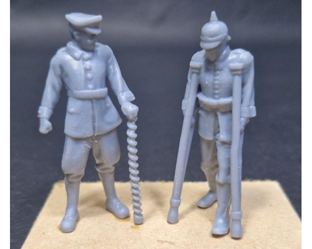 WWI Médico y herido con muletas