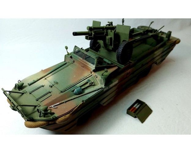 GMC DUKW W/105mm HOWITZER