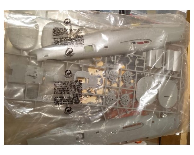 B-24J LIBERATOR (SIN CAJA) + CALCAS KITS WORLD