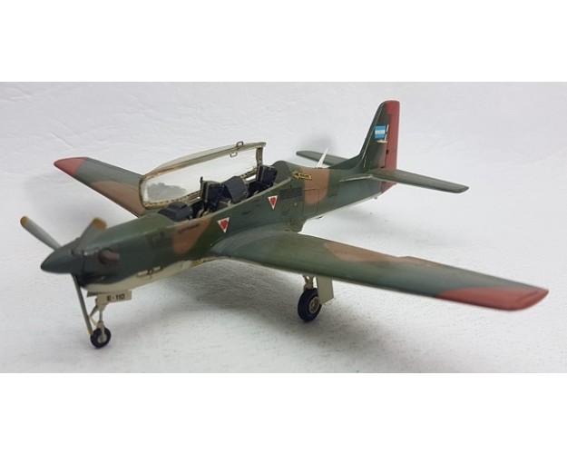 EMB-312 TUCANO - E-110 - ESCUELA DE AVIACIÓN MILITAR - 1/72