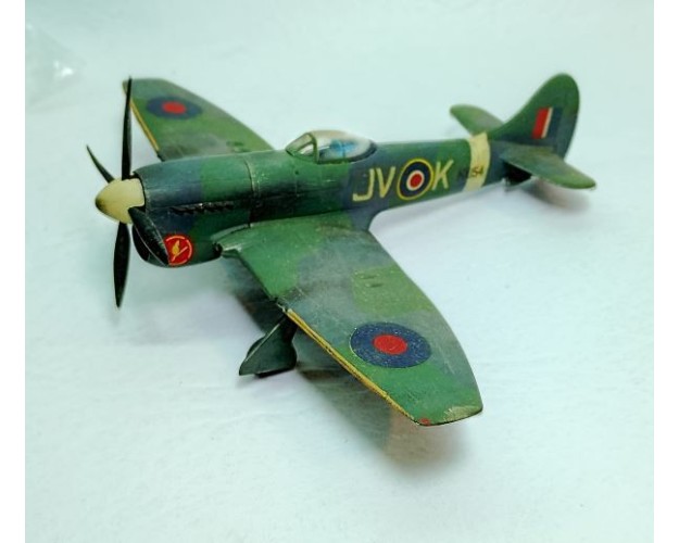 HAWKER TEMPEST MKV 1/72 sin patín de cola