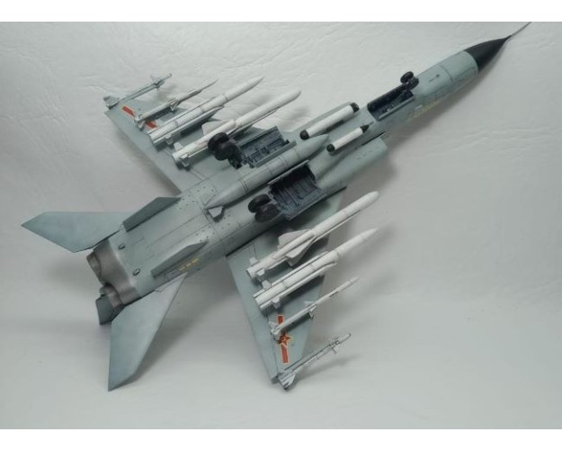 PLA JH-7A FLYING LEOPARD - ESCALA 1/72