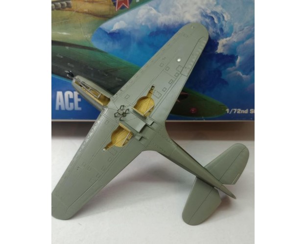P-39N/Q AIRACOBRA "RUSSIAN ACE" - 1/72 - SEMITERMINADO