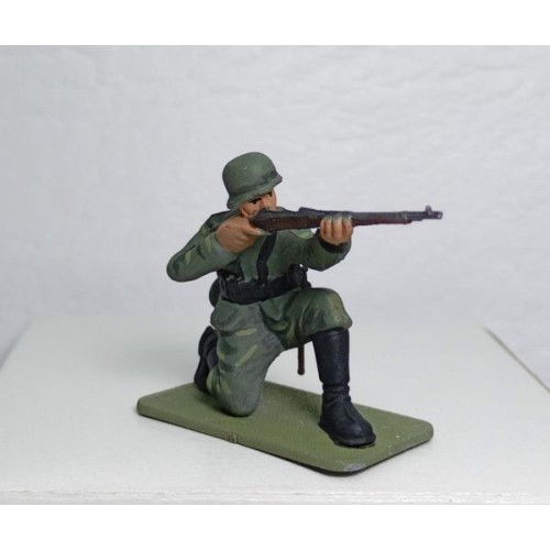 Infante alemán rodilla a tierra