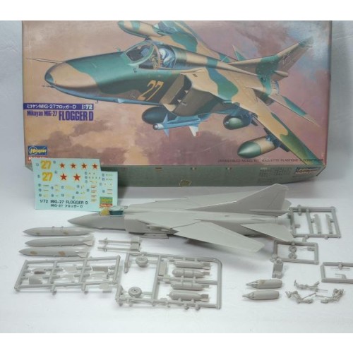 MIKOYAN MIG-27 FLOGGER D -1/72 SEMIARMADO
