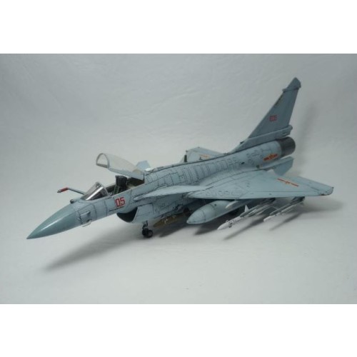 CHENGDU J-10B - ESCALA 1/72