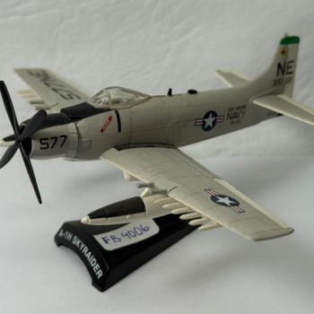 A-1H SKYRAIDER 1/110