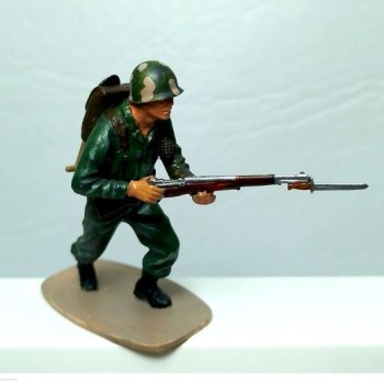 US Marine en carga con bayoneta - IIGM