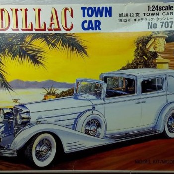 CADILLAC TOWN CAR 1/24