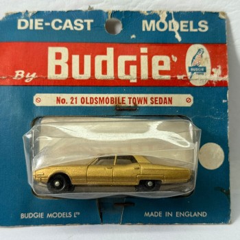 OLDSMOBILE TOWN SEDAN