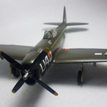 P-47D THUNDERBOLT - SENTA PÚA - 1/72