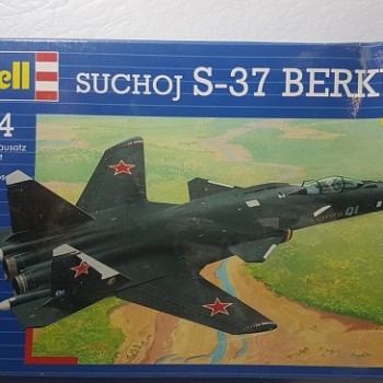 SUCHOJ S-37 BERKUT