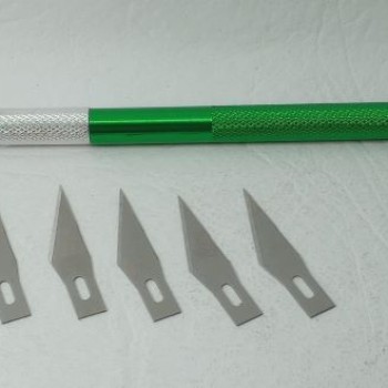 CÚTER DE MANGO DE ALUMINIO