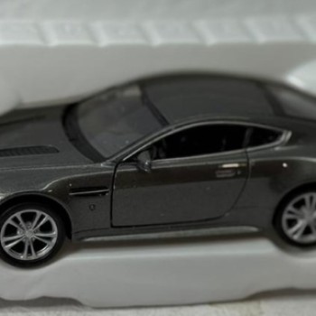 ASTON MARTIN V12 VANTAGE